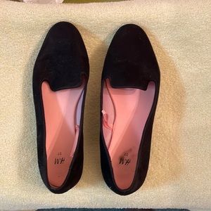 Cute pair of H&M faux suede black flats - US size 6